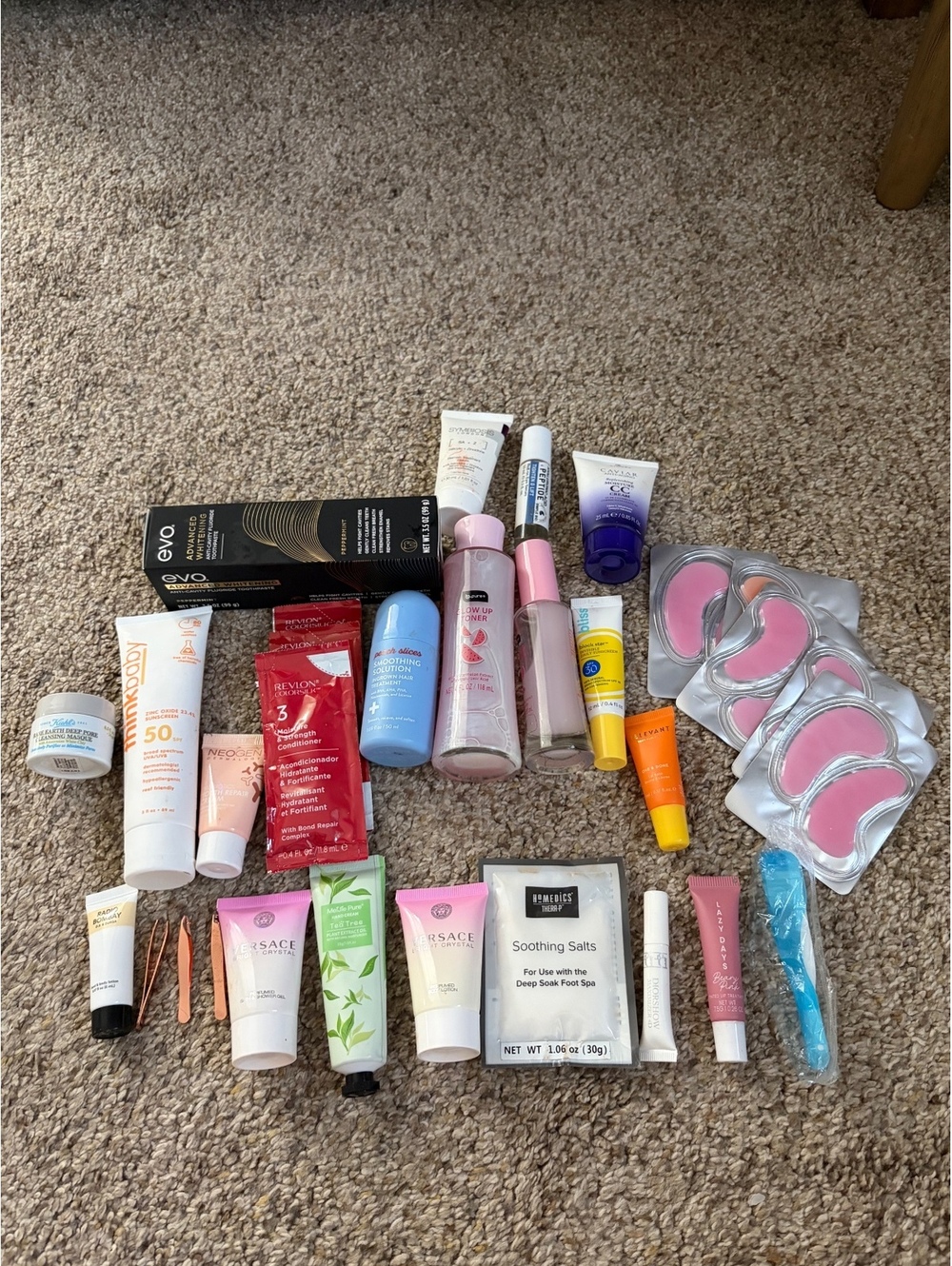 Lot of 31 Cosmetics bundle